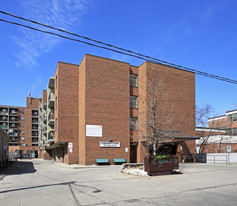 Leonardo Court Apartments in Toronto, ON - Building Photo
