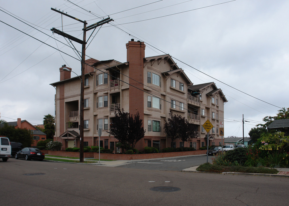 909 Sutter St in San Diego, CA - Building Photo