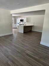 1767 NW 93rd St in Miami, FL - Foto de edificio - Building Photo