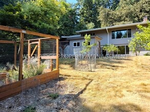 19110 Kantara Way in West Linn, OR - Building Photo - Building Photo