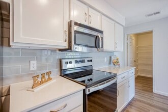 Windsor on White Rock Lake in Dallas, TX - Building Photo - Building Photo
