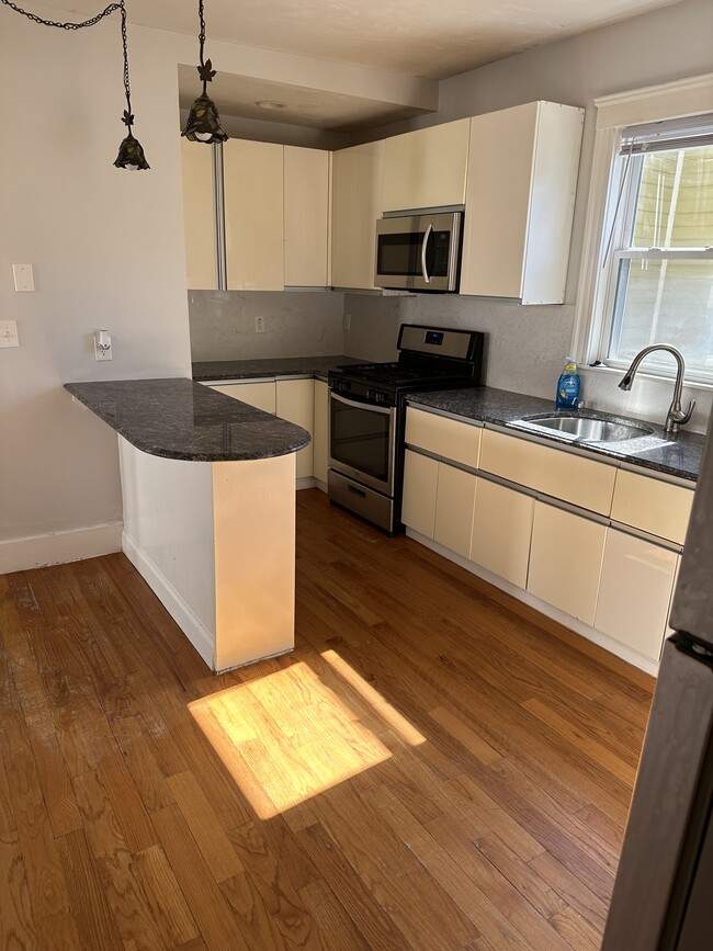 237 Talbot Ave in Boston, MA - Foto de edificio - Building Photo