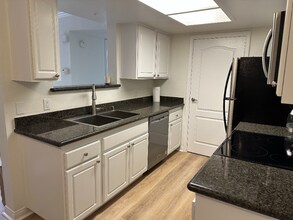 12067 Alta Carmel Ct in San Diego, CA - Building Photo - Building Photo