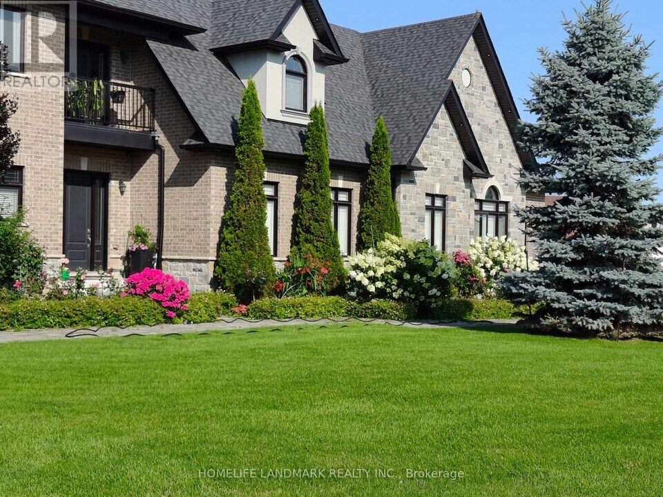 26 Diamondwood Dr in Caledon, ON - Building Photo