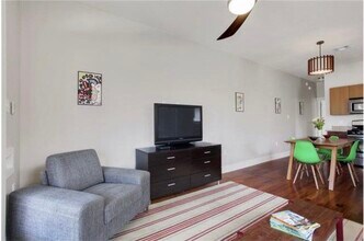 1639 Alvar St, Unit 1 in New Orleans, LA - Foto de edificio - Building Photo