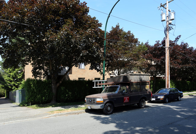 Maple Crest Apartments in Vancouver, BC - Building Photo - Building Photo