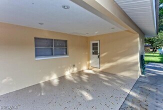 13650 Caribbean Blvd in Ft. Myers, FL - Foto de edificio - Building Photo