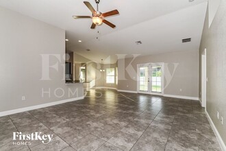 3709 NE 12th Ave in Cape Coral, FL - Foto de edificio - Building Photo