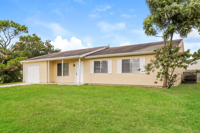 2138 SE Rich St in Port St. Lucie, FL - Building Photo - Building Photo