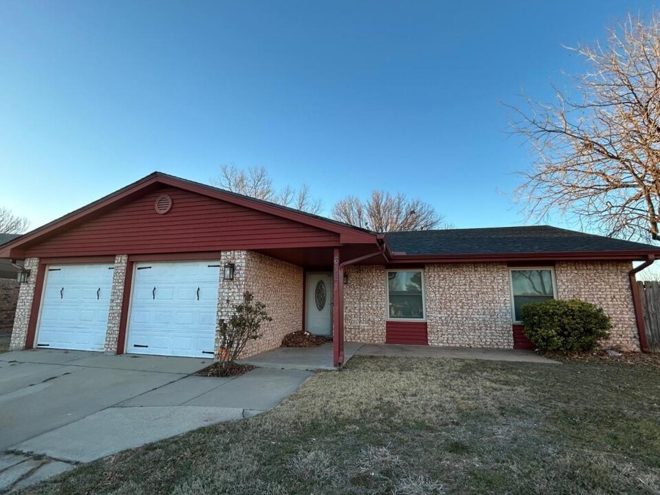 6321 NW Irwin Ave in Lawton, OK - Building Photo