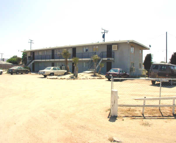 15535 Broken Bow Rd in Apple Valley, CA - Building Photo - Building Photo