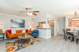 Casa Verde Apartments in Houston, TX - Building Photo