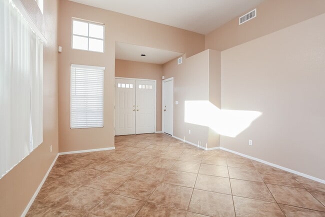 6062 Canyon Gap Dr in North Las Vegas, NV - Foto de edificio - Building Photo