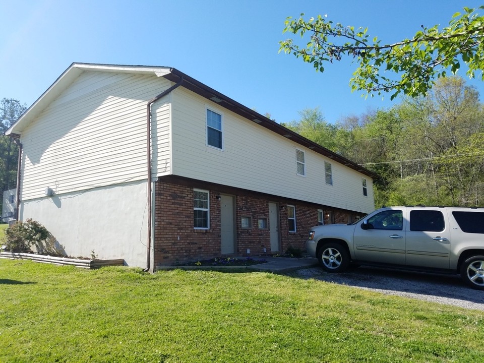 593 Scott Ave in Etowah, TN - Building Photo