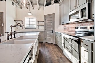 195 N Chicago Wy in Fayetteville, AR - Building Photo - Building Photo