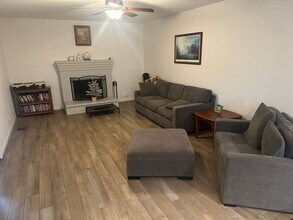 3913 Viader Dr in Modesto, CA - Building Photo - Building Photo