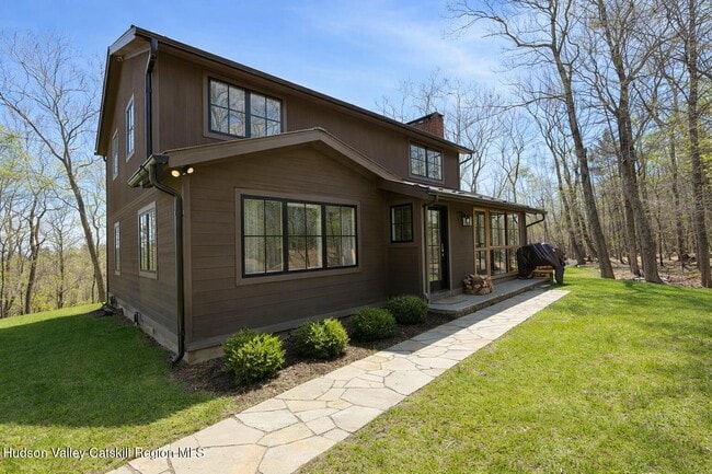25 Boggs Hill Rd in Woodstock, NY - Building Photo - Building Photo