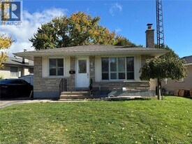 86 Hillsborough Crescent in Kitchener, ON - Building Photo