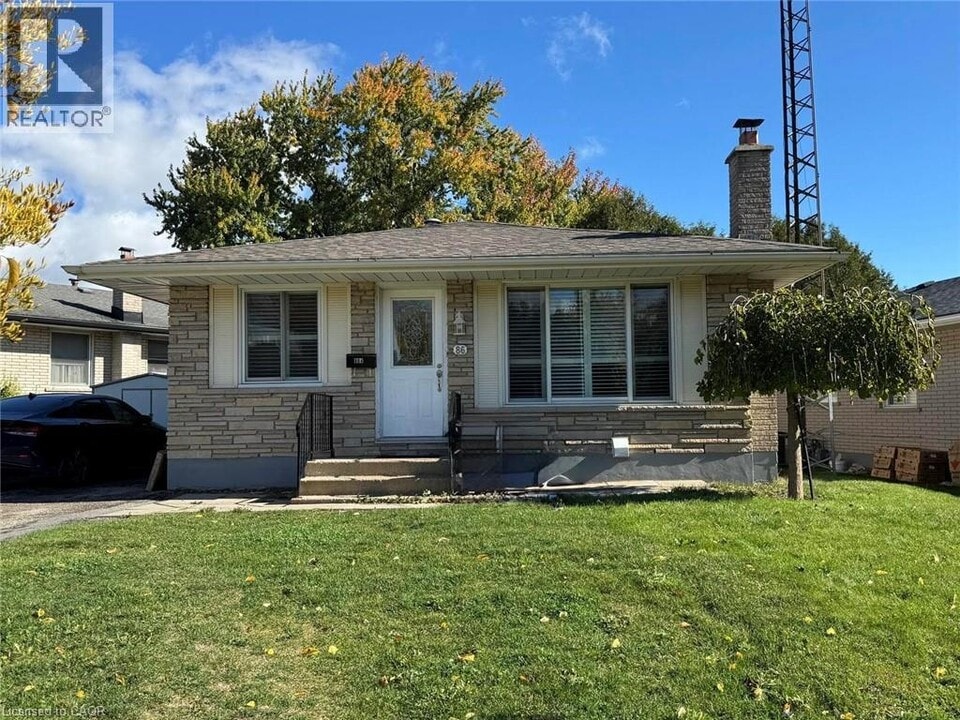 86 Hillsborough Crescent in Kitchener, ON - Building Photo