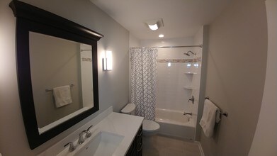 5 Cedar Ct, Unit 5C in Bedminster, NJ - Building Photo - Building Photo