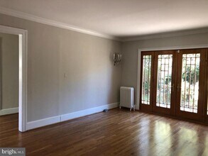 8106 Maple Ridge Rd in Bethesda, MD - Building Photo - Building Photo