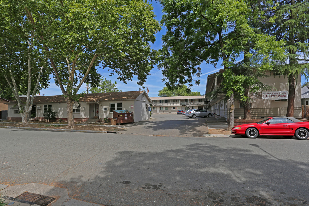 B Street Apartments in Roseville, CA - Building Photo