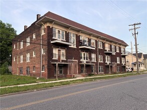 803 Eddy Rd in Cleveland, OH - Building Photo - Building Photo