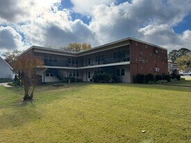 2004 W Broadway in Hopewell, VA - Building Photo