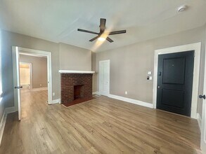 5211 Montgomery Rd in Cincinnati, OH - Building Photo - Building Photo