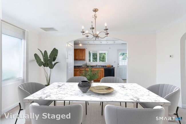 16 Burwood Ave in Stamford, CT - Building Photo - Building Photo