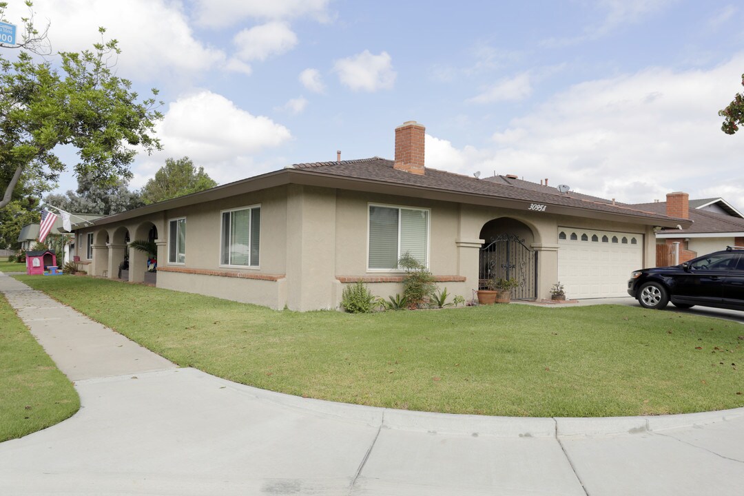 3095 Cassia Ave in Costa Mesa, CA - Foto de edificio