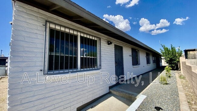 property at 1025 S Santa Rita Ave