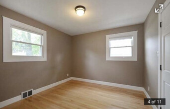 120 N Highland Ave in Thiensville, WI - Foto de edificio - Building Photo