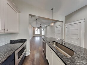 6817 Charlotte Pike in Nashville, TN - Building Photo - Building Photo