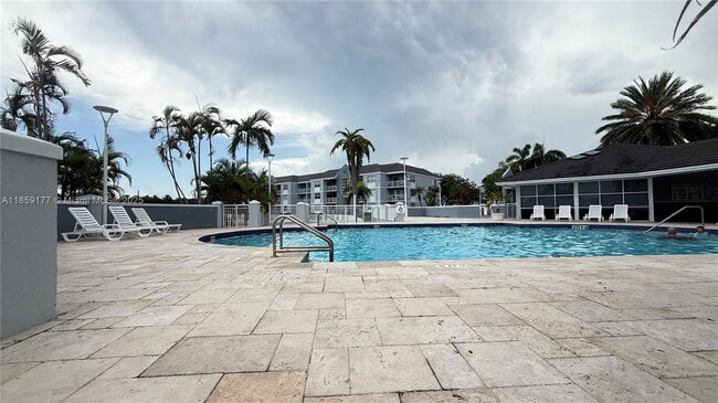 8560 SW 212th St in Cutler Bay, FL - Building Photo - Building Photo