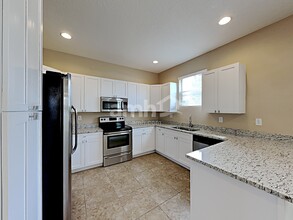 1104 Lauren Manor Loop in Ruskin, FL - Building Photo - Building Photo