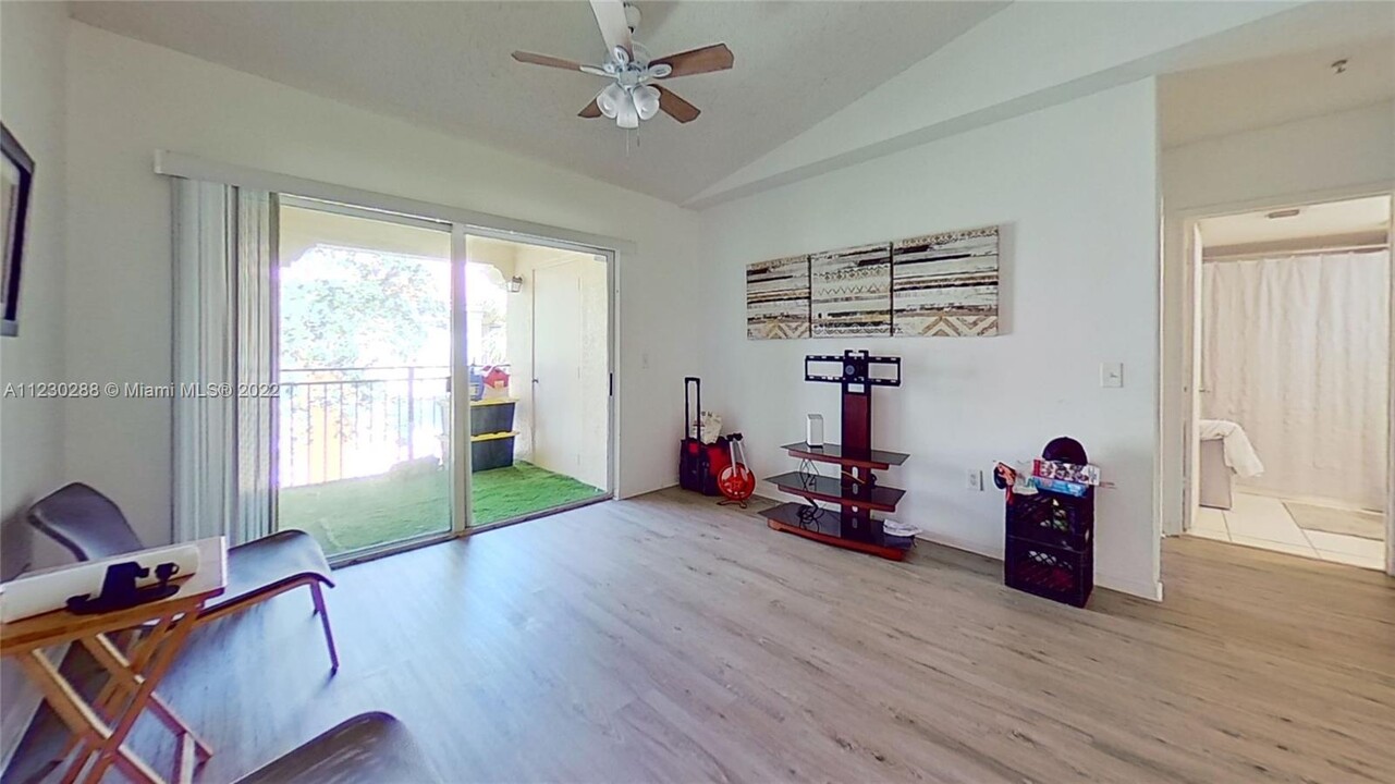 2451 Centergate Dr, Unit 304 in Miramar, FL - Building Photo