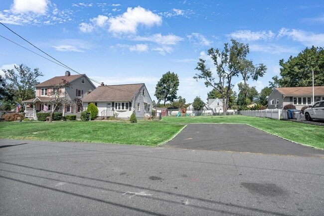 253 Fairmount Ave in South Plainfield, NJ - Building Photo - Building Photo