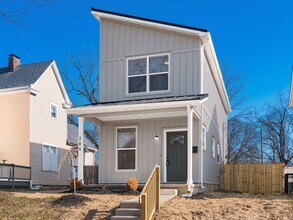 384 Whitethorne Ave in Columbus, OH - Building Photo - Building Photo