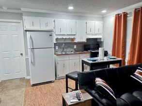 120 Calvin Ct in West Columbia, SC - Building Photo - Building Photo