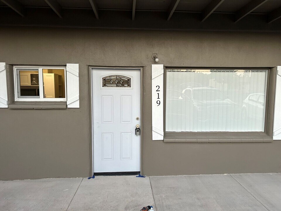 219 SW 4th St in Madras, OR - Building Photo