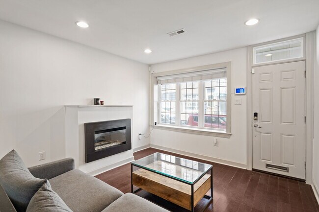 710 Clymer St in Philadelphia, PA - Building Photo - Building Photo