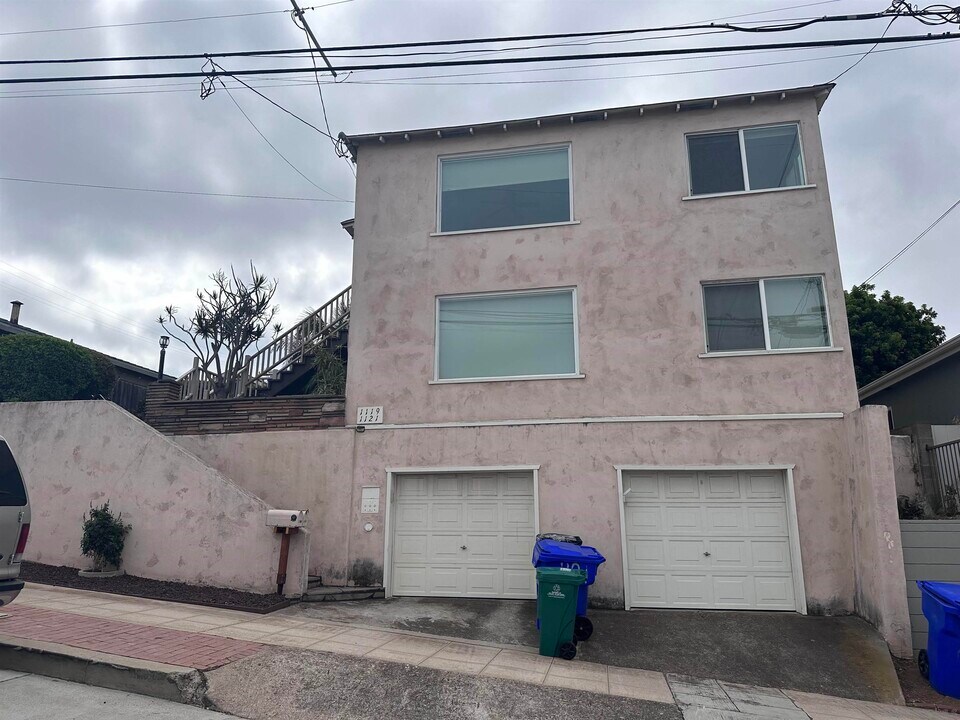 1121 W Redwood St in San Diego, CA - Building Photo