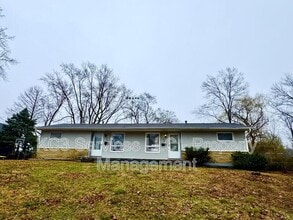 202 NW 22nd St in Blue Springs, MO - Building Photo - Building Photo