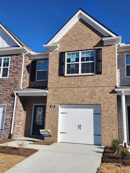 229 Hazel Ln in Lebanon, TN - Foto de edificio