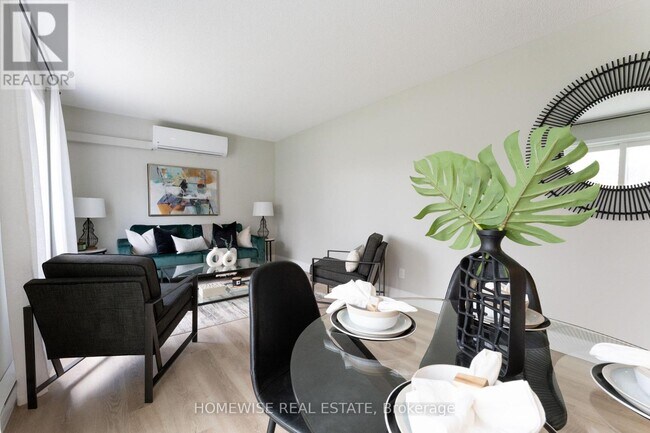 240-240 Ormond Dr in Oshawa, ON - Building Photo - Building Photo