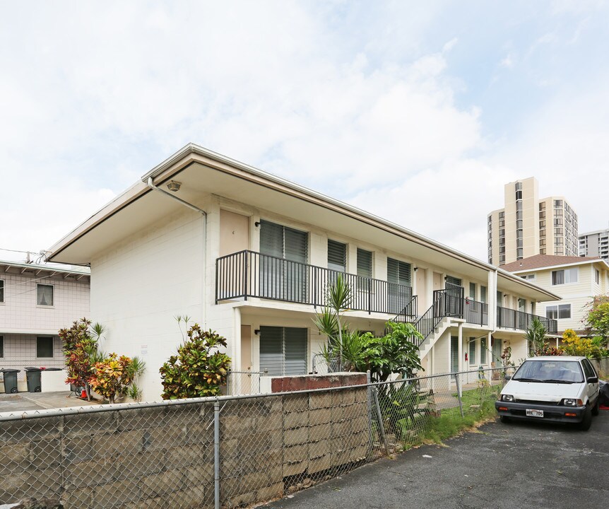 2120 Kapiolani Blvd in Honolulu, HI - Building Photo