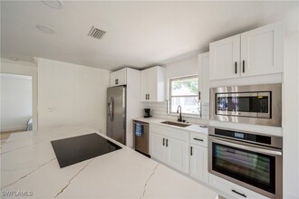 12 Crooked Ln in Naples, FL - Building Photo - Building Photo