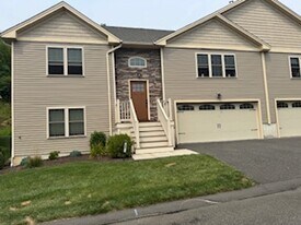 717 Northampton St in Holyoke, MA - Building Photo