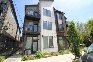 1111 SE Tenino St in Portland, OR - Building Photo